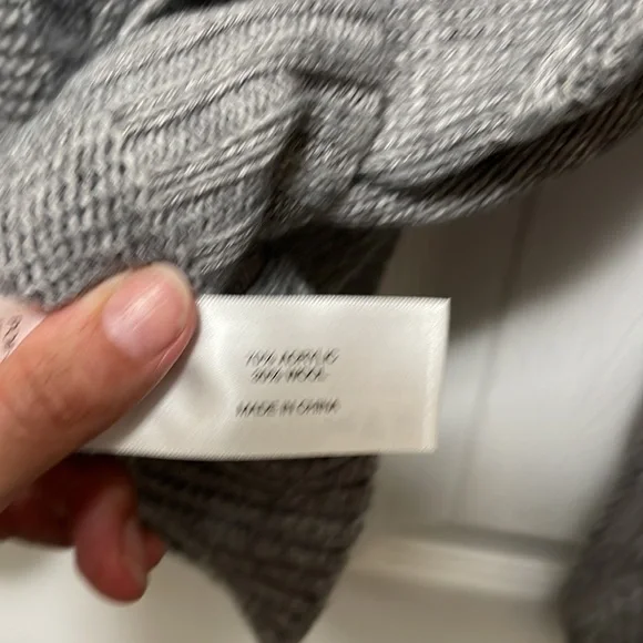 Intricate Wool Blend Sweater - Picture 3 of 7